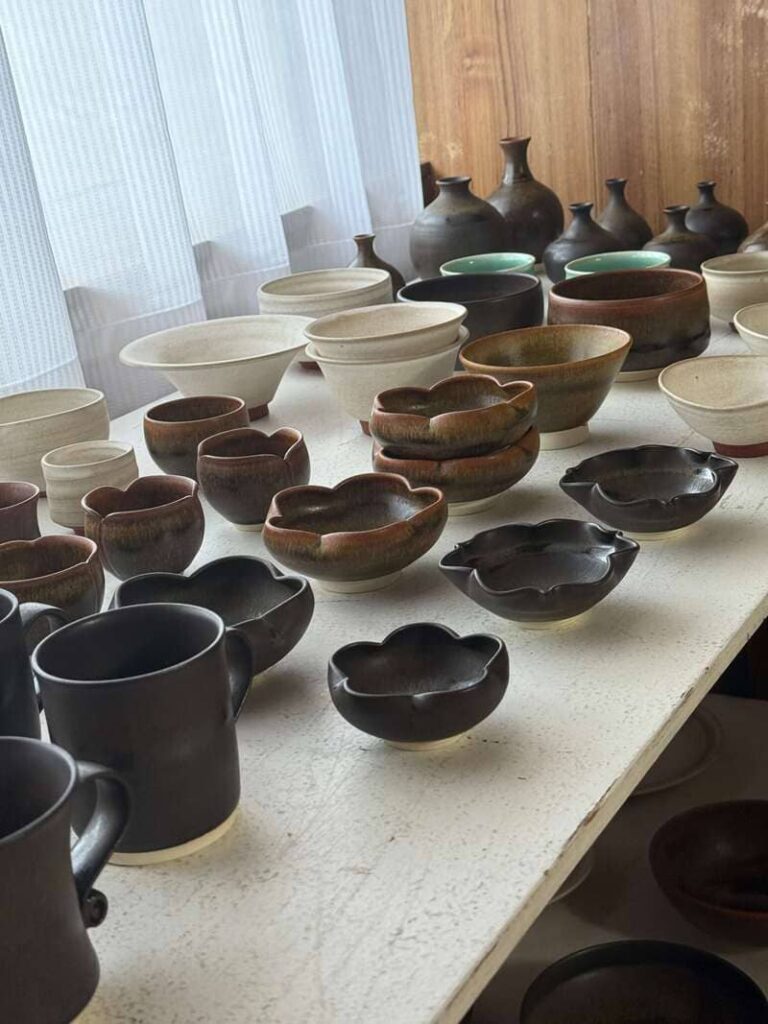 北側雄一さんの工房で並ぶ作品