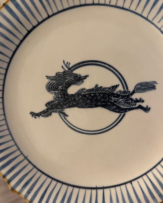 輪花大皿の龍